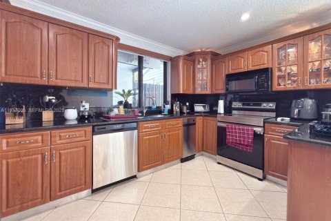 House in Miami, Florida 5 bedrooms, 190.17 sq.m. № 1992404 - photo 15