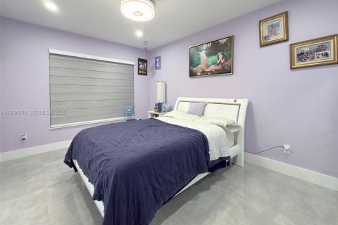 House in Miami, Florida 5 bedrooms, 190.17 sq.m. № 1992404 - photo 9