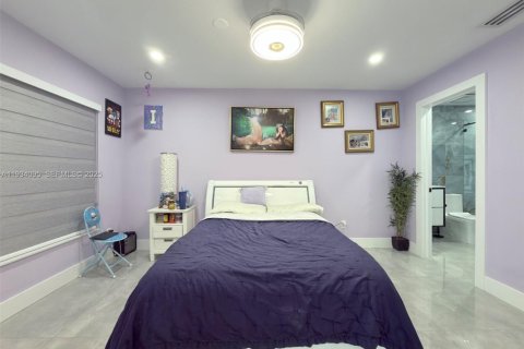 House in Miami, Florida 5 bedrooms, 190.17 sq.m. № 1992404 - photo 8