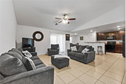 Casa en venta en Kissimmee, Florida, 3 dormitorios, 159.88 m2 № 1911423 - foto 2