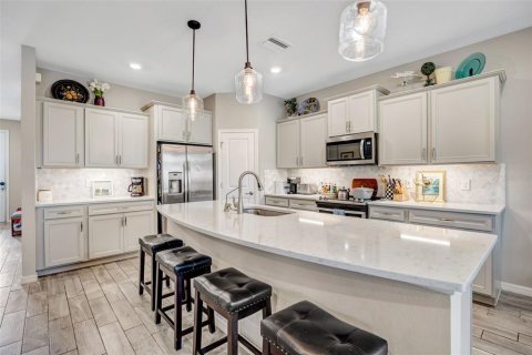 House in Lutz, Florida 5 bedrooms, 265.61 sq.m. № 2216782 - photo 21