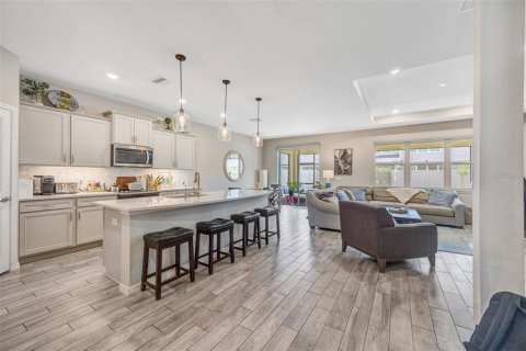 House in Lutz, Florida 5 bedrooms, 265.61 sq.m. № 2216782 - photo 18