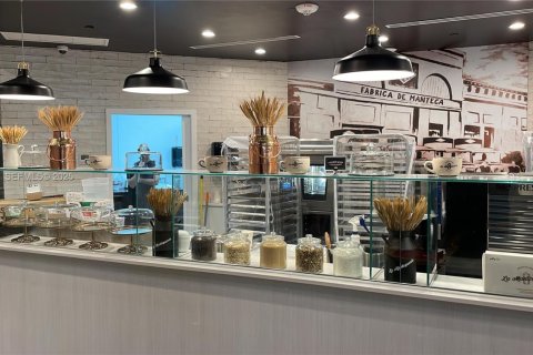 Immobilier commercial à vendre à Doral, Floride № 2034389 - photo 8