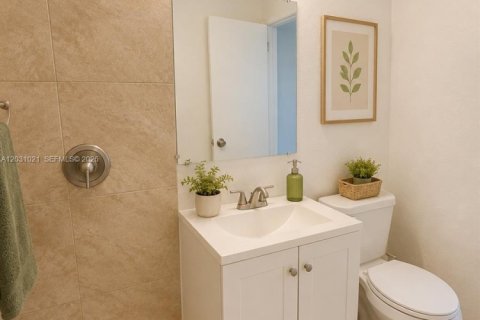 House in Miami, Florida 3 bedrooms, 120.77 sq.m. № 2258035 - photo 15