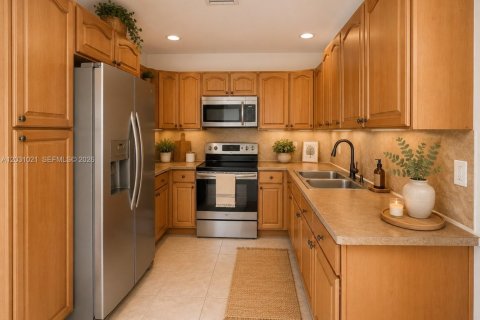 House in Miami, Florida 3 bedrooms, 120.77 sq.m. № 2258035 - photo 5