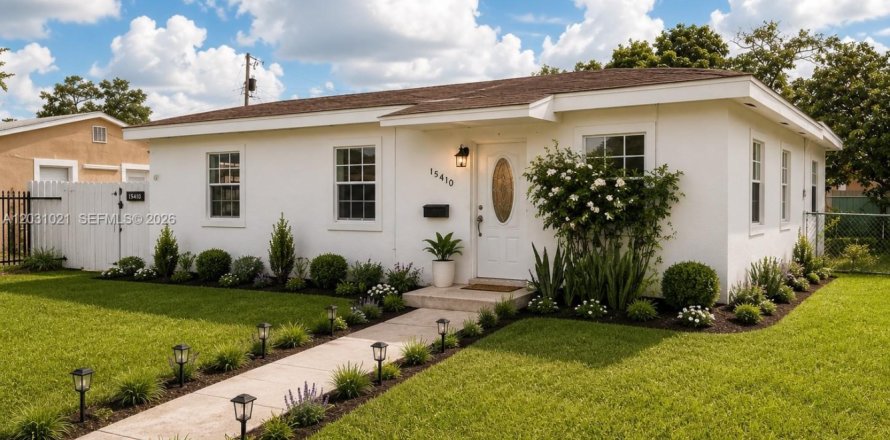 House in Miami, Florida 3 bedrooms, 120.77 sq.m. № 2258035