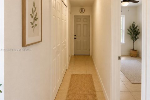 House in Miami, Florida 3 bedrooms, 120.77 sq.m. № 2258035 - photo 10