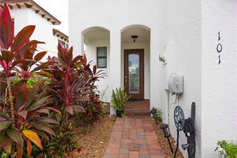 Adosado en venta en Fort Myers, Florida, 3 dormitorios, 150.59 m2 № 1950440 - foto 3