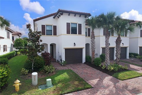 Adosado en venta en Fort Myers, Florida, 3 dormitorios, 150.59 m2 № 1950440 - foto 2