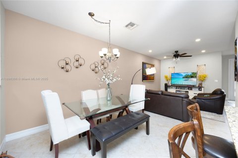 Adosado en venta en Fort Myers, Florida, 3 dormitorios, 150.59 m2 № 1950440 - foto 12