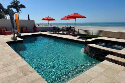 House in Indian Rocks Beach, Florida 4 bedrooms, 439.24 sq.m. № 1536113 - photo 1