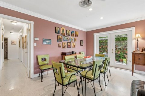 House in Tampa, Florida 5 bedrooms, 304.16 sq.m. № 2094924 - photo 12
