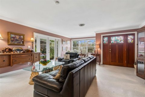 House in Tampa, Florida 5 bedrooms, 304.16 sq.m. № 2094924 - photo 11