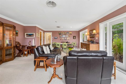 House in Tampa, Florida 5 bedrooms, 304.16 sq.m. № 2094924 - photo 7