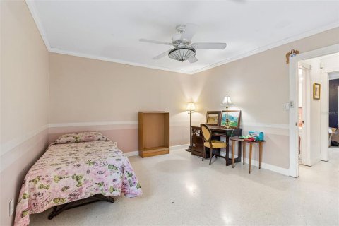 House in Tampa, Florida 5 bedrooms, 304.16 sq.m. № 2094924 - photo 30