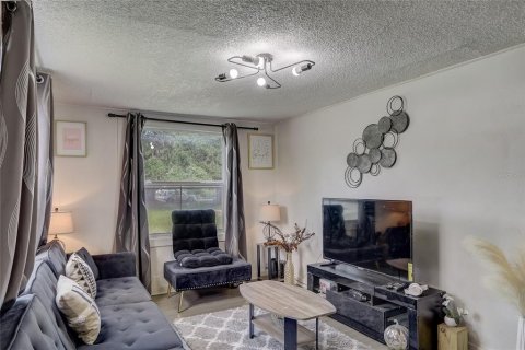 House in Kissimmee, Florida 3 bedrooms, 81.94 sq.m. № 2101295 - photo 4