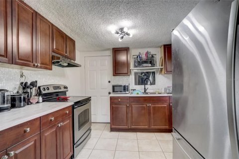 House in Kissimmee, Florida 3 bedrooms, 81.94 sq.m. № 2101295 - photo 2