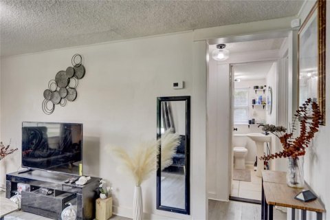House in Kissimmee, Florida 3 bedrooms, 81.94 sq.m. № 2101295 - photo 5