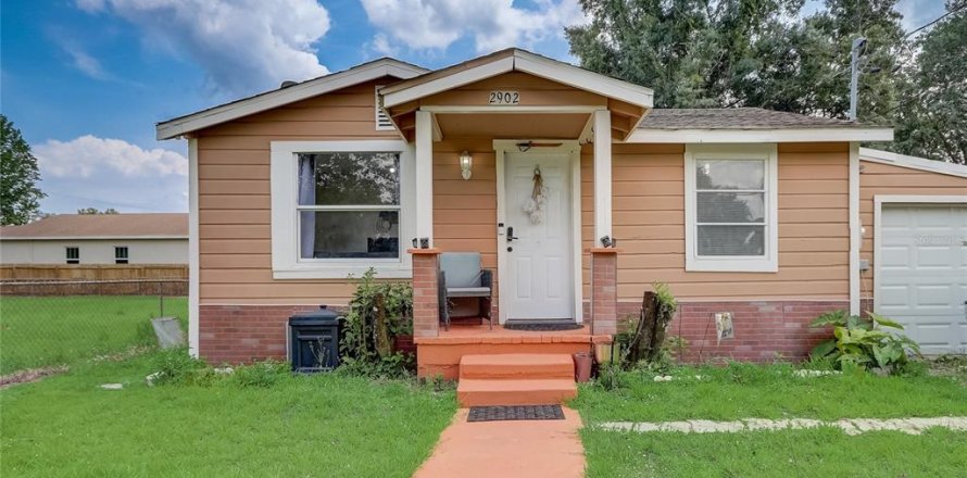 House in Kissimmee, Florida 3 bedrooms, 81.94 sq.m. № 2101295