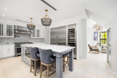 House in Coral Gables, Florida 5 bedrooms, 325.34 sq.m. № 1739694 - photo 6