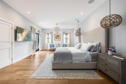House in Coral Gables, Florida 5 bedrooms, 325.34 sq.m. № 1739694 - photo 14