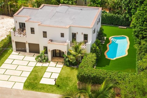 House in Coral Gables, Florida 5 bedrooms, 325.34 sq.m. № 1739694 - photo 2