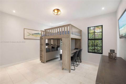 House in Coral Gables, Florida 5 bedrooms, 325.34 sq.m. № 1739694 - photo 21