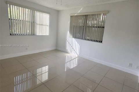 Condominio en alquiler en Doral, Florida, 2 dormitorios, 92.16 m2 № 2068636 - foto 5