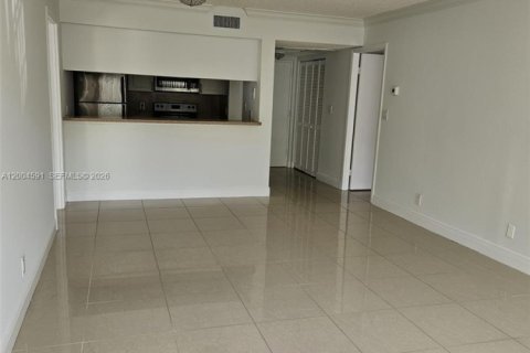 Condominio en alquiler en Doral, Florida, 2 dormitorios, 92.16 m2 № 2068636 - foto 3