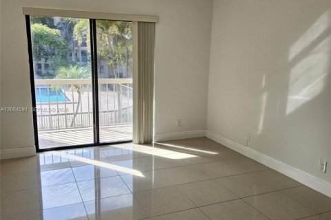 Condominio en alquiler en Doral, Florida, 2 dormitorios, 92.16 m2 № 2068636 - foto 4