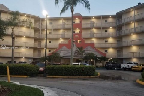 Condominio en alquiler en Doral, Florida, 2 dormitorios, 92.16 m2 № 2068636 - foto 16