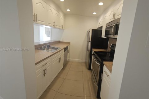 Condominio en alquiler en Doral, Florida, 2 dormitorios, 92.16 m2 № 2068636 - foto 2