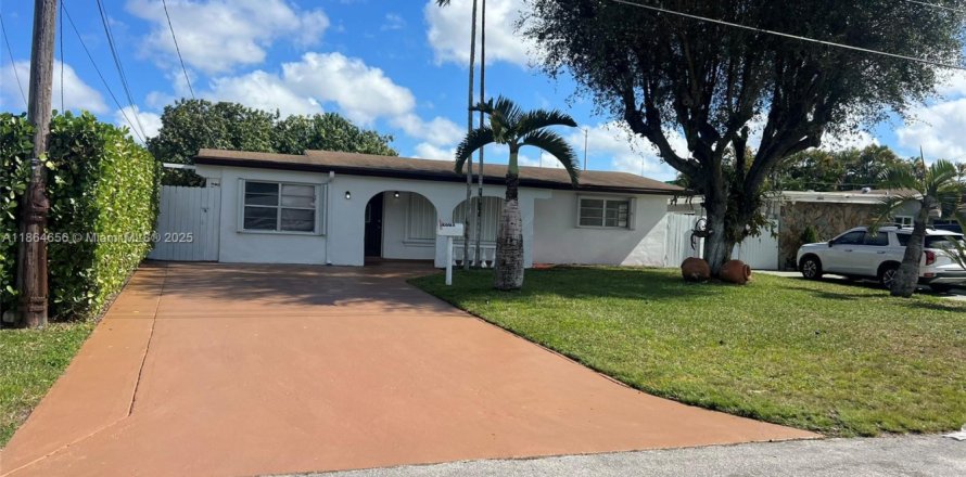 House in Miramar, Florida 3 bedrooms, 139.91 sq.m. № 1897356