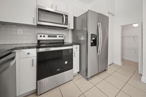 Townhouse in Cutler Bay, Florida 2 bedrooms, 106.84 sq.m. № 2080623 - photo 4