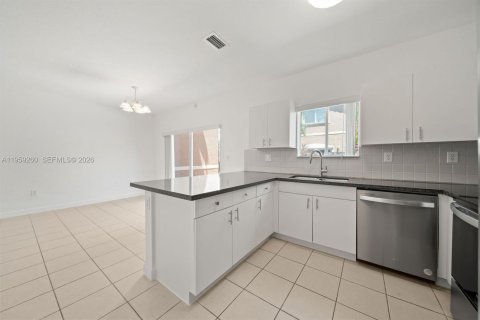 Townhouse in Cutler Bay, Florida 2 bedrooms, 106.84 sq.m. № 2080623 - photo 3