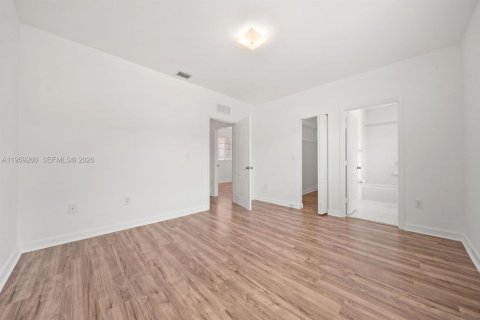 Townhouse in Cutler Bay, Florida 2 bedrooms, 106.84 sq.m. № 2080623 - photo 8