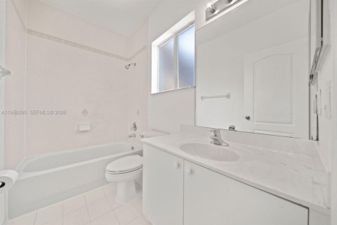 Townhouse in Cutler Bay, Florida 2 bedrooms, 106.84 sq.m. № 2080623 - photo 9