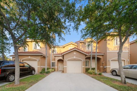 Townhouse in Cutler Bay, Florida 2 bedrooms, 106.84 sq.m. № 2080623