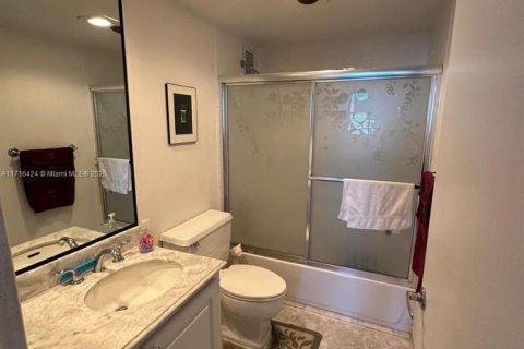 Copropriété à vendre à Bay Harbor Islands, Floride: 2 chambres, 120.77 m2 № 1961129 - photo 14