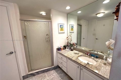 Copropriété à vendre à Bay Harbor Islands, Floride: 2 chambres, 120.77 m2 № 1961129 - photo 16