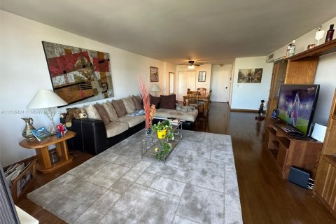 Copropriété à vendre à Bay Harbor Islands, Floride: 2 chambres, 120.77 m2 № 1961129 - photo 7