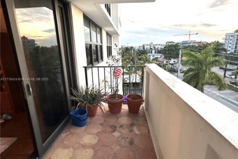 Copropriété à vendre à Bay Harbor Islands, Floride: 2 chambres, 120.77 m2 № 1961129 - photo 26