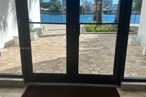 Copropriété à vendre à Bay Harbor Islands, Floride: 2 chambres, 120.77 m2 № 1961129 - photo 27