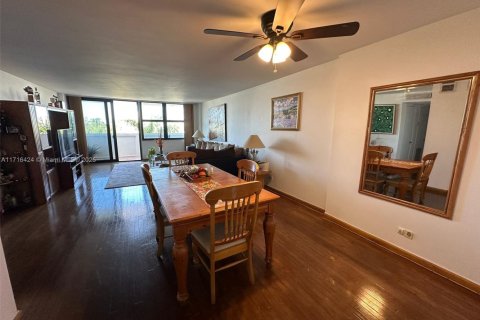 Copropriété à vendre à Bay Harbor Islands, Floride: 2 chambres, 120.77 m2 № 1961129 - photo 6