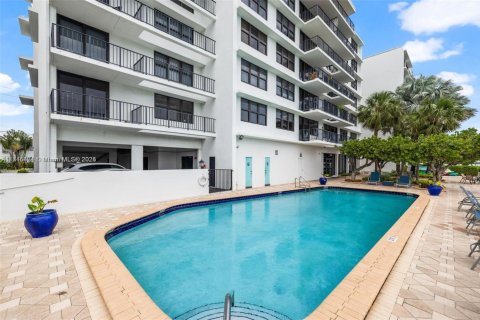 Copropriété à vendre à Bay Harbor Islands, Floride: 2 chambres, 120.77 m2 № 1961129 - photo 2