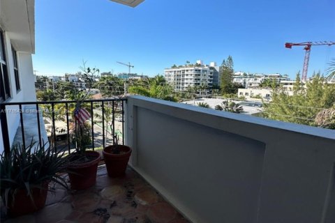 Copropriété à vendre à Bay Harbor Islands, Floride: 2 chambres, 120.77 m2 № 1961129 - photo 25