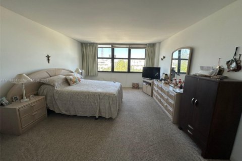 Copropriété à vendre à Bay Harbor Islands, Floride: 2 chambres, 120.77 m2 № 1961129 - photo 10