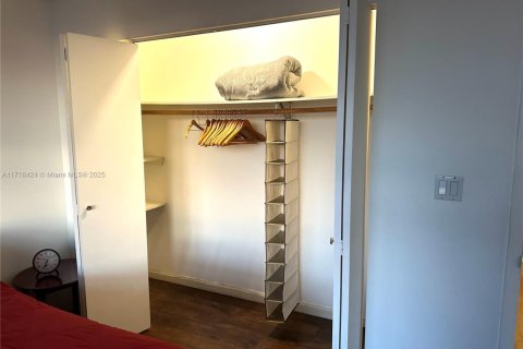 Copropriété à vendre à Bay Harbor Islands, Floride: 2 chambres, 120.77 m2 № 1961129 - photo 13