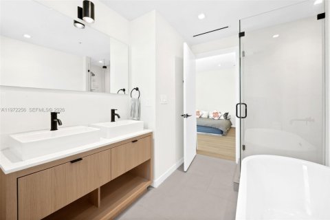 Touwnhouse à vendre à Miami, Floride: 3 chambres № 2036399 - photo 13