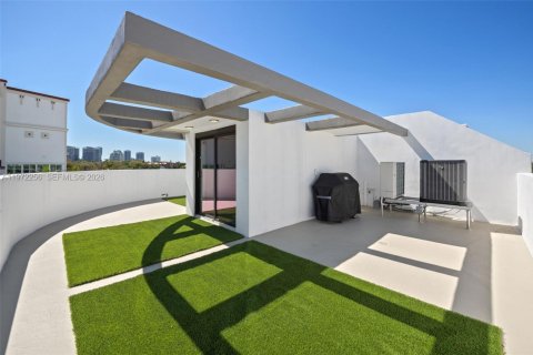 Touwnhouse à vendre à Miami, Floride: 3 chambres № 2036399 - photo 17